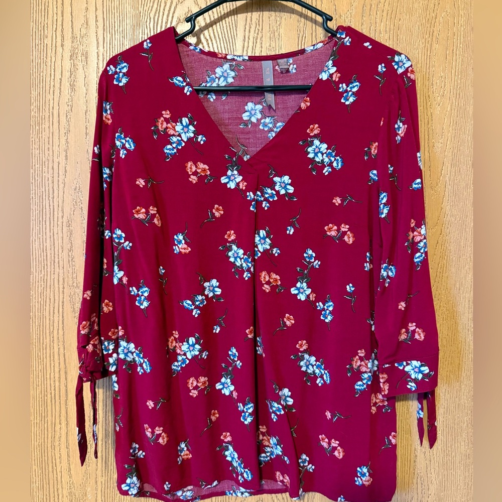 *FREE w/Bundle* Brina & Em 3/4 tie-sleeve blouse, size M